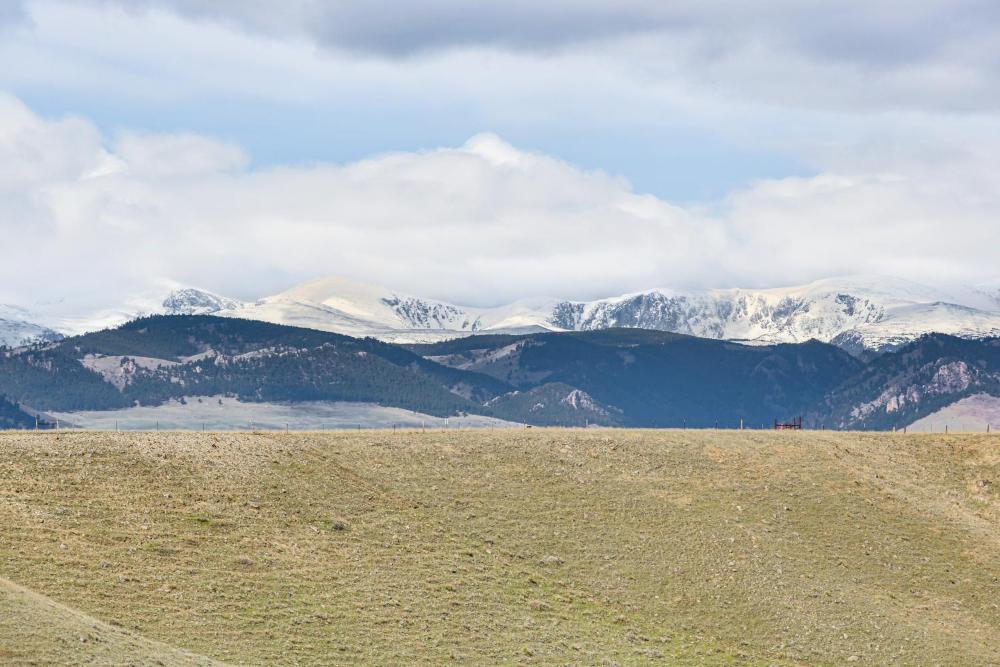 2 Mi to Dtwn Buffalo Mtn-View Retreat with Patio!
